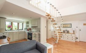 83 Downs Hill